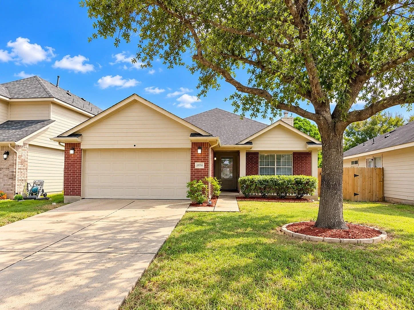 4 bed, 2.0 bath, 1721 sqft, $2,000 — Photo 1