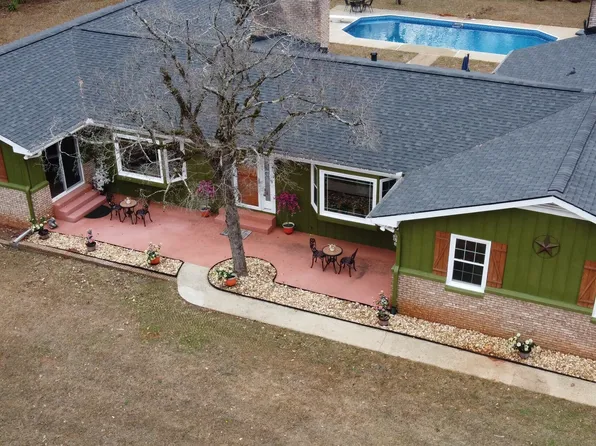 148 Dana Dr, Fayetteville, GA 30215