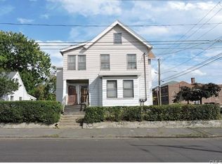 1048-1050 Kossuth St, Bridgeport, CT 06608