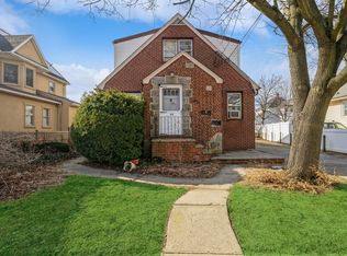 86 E Mineola Ave, Valley Stream, NY 11580
