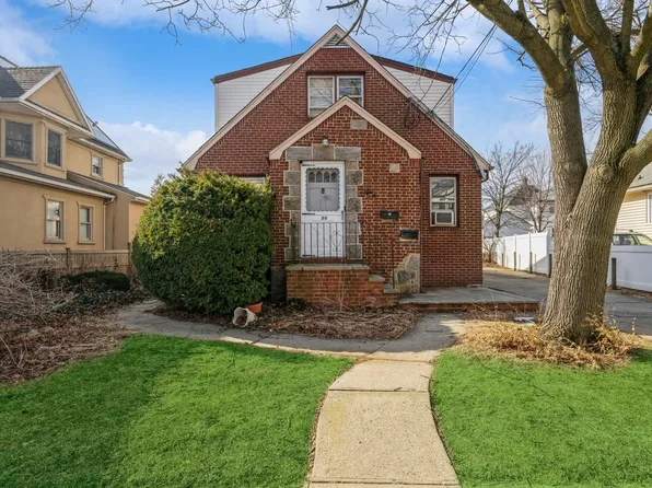 86 E Mineola Avenue, Valley Stream, NY 11580