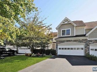 12 Cobblestone Ct, Oakland, NJ 07436