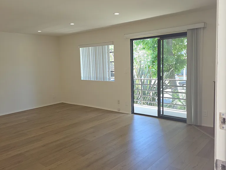 4220 Arch Dr #1 — Photo 3