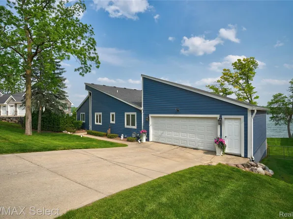 7457 Haviland Beach Dr, Linden, MI 48451