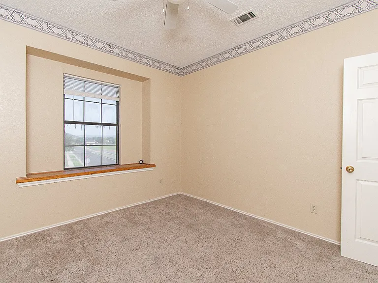 2304 Iowa Dr — Photo 18