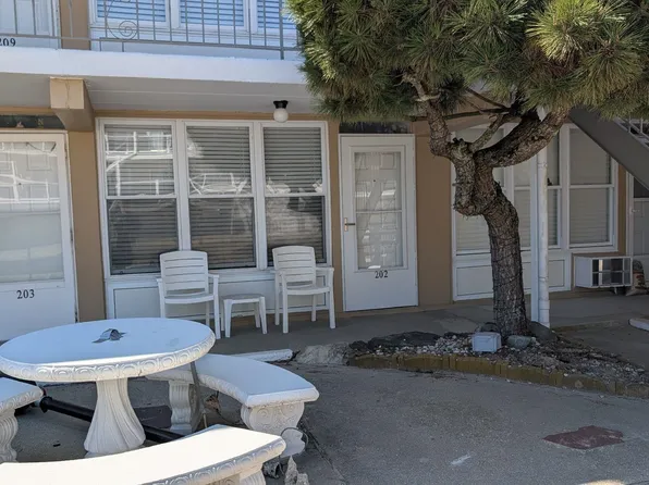 422 E 4th Ave #202, North Wildwood, NJ 08260