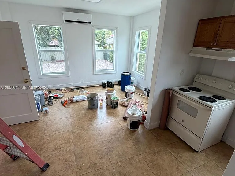 4152 SW 13th St #7 — Photo 9