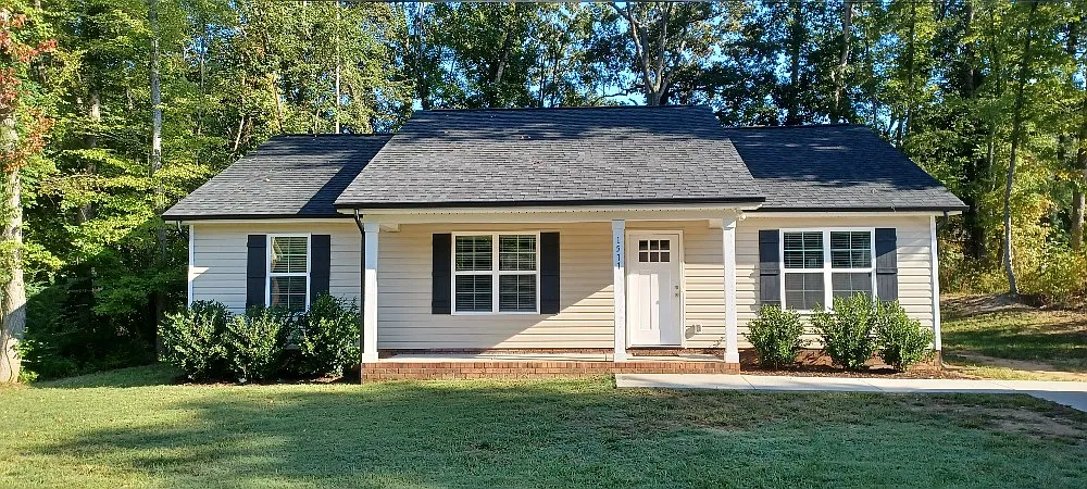3 bed, 1320 sqft, $1,850 — Photo 1