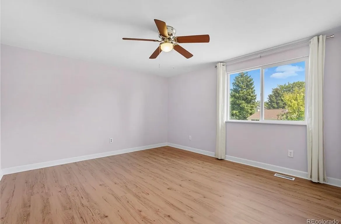 5 bed, 3263 sqft, $750 — Photo 3