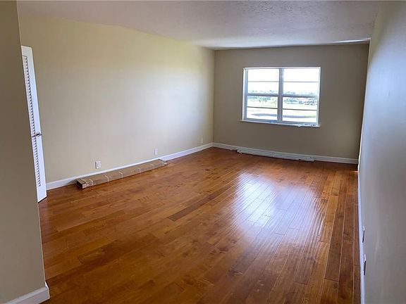 5th image of 2500 NE 48th Ln APT 509