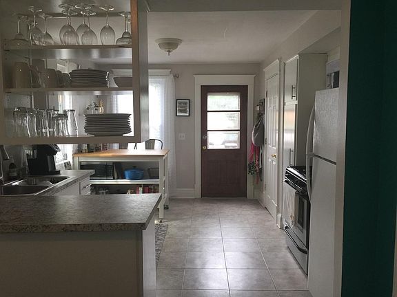 3rd image of 2840 Taylor St NE