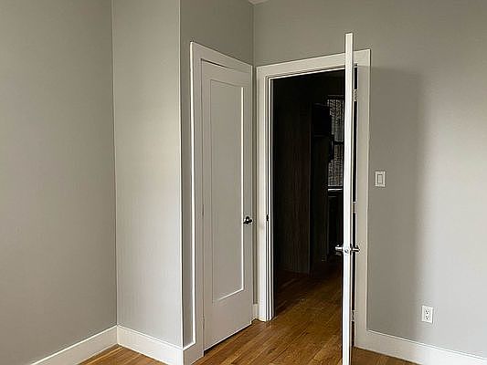 4th image of 137 E 110th St #Re