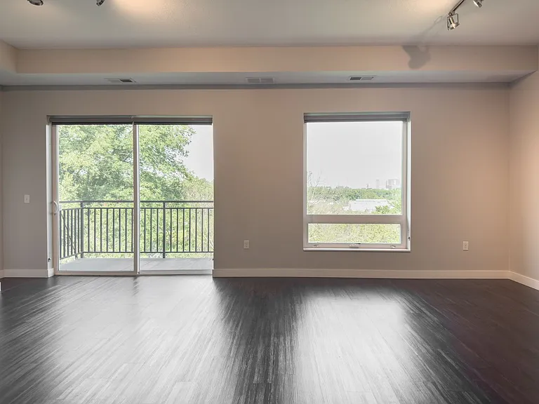 Red44 Luxury Apartments | Specials Available — Photo 79