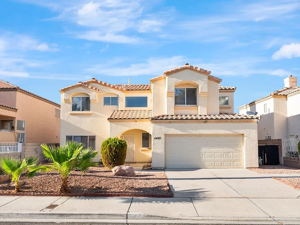 4492 E Mesa Vista Ave