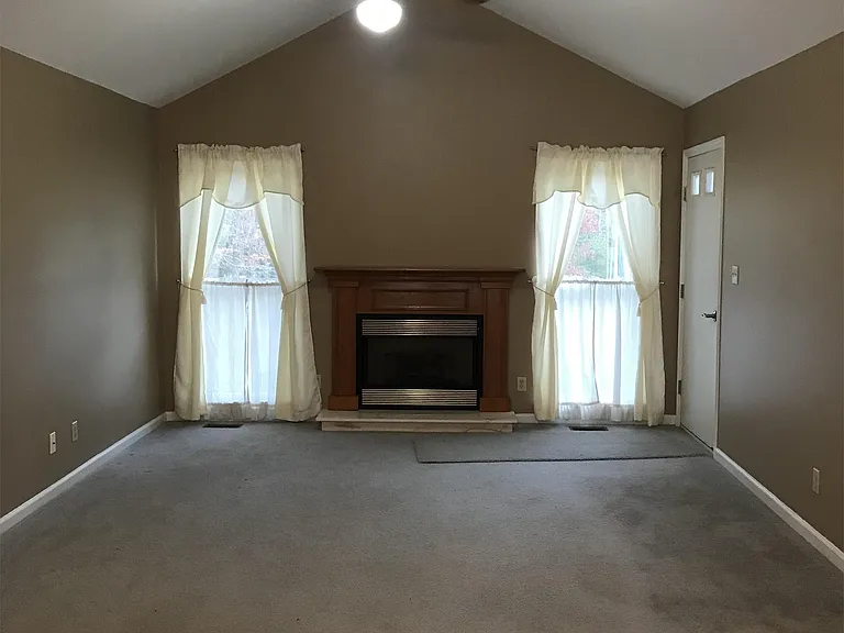 14349 Hillcrest Dr — Photo 2