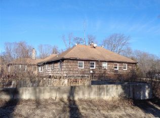 36 Deer Path Rd, Central Islip, NY 11722