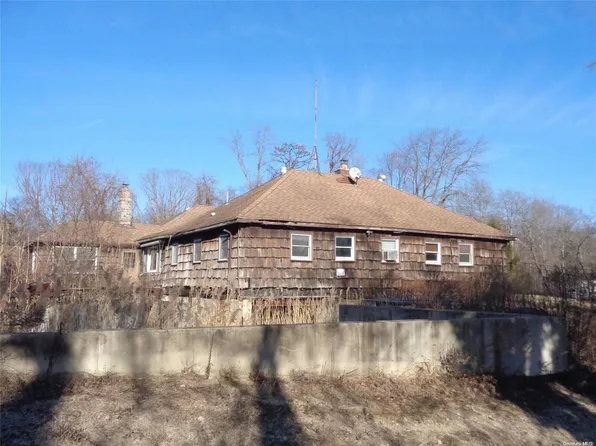 36 Deer Path Road, Central Islip, NY 11722