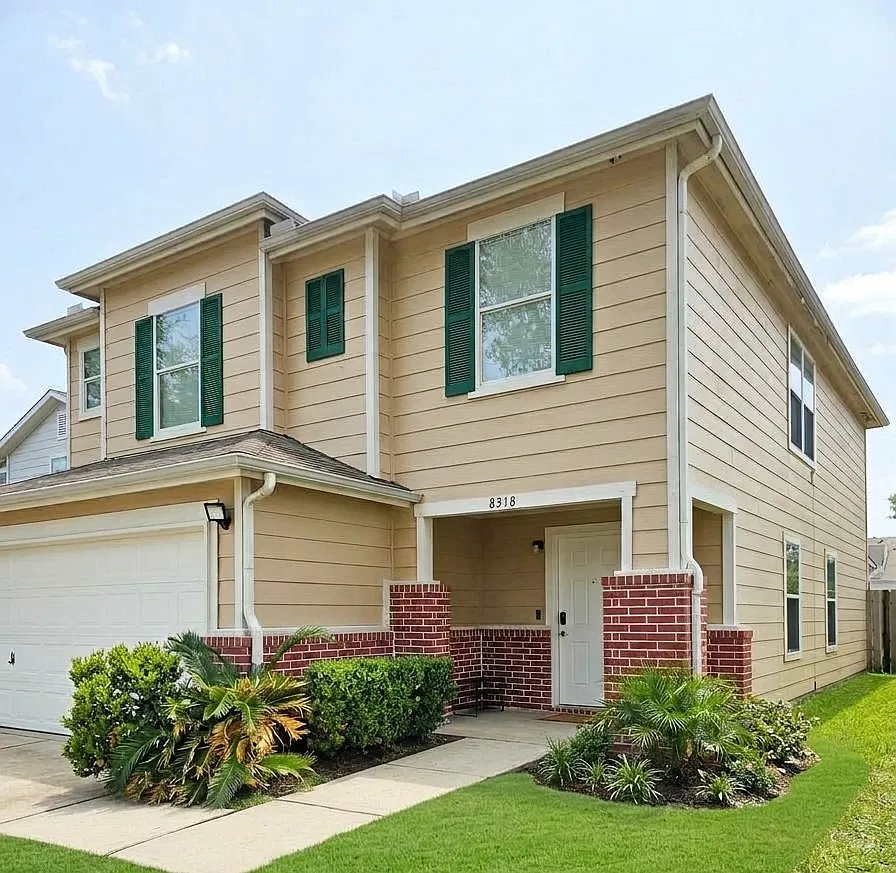 4 bed, 2410 sqft, $1,900 — Photo 1