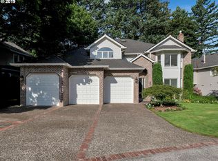 15564 Village Dr, Lake Oswego, OR
