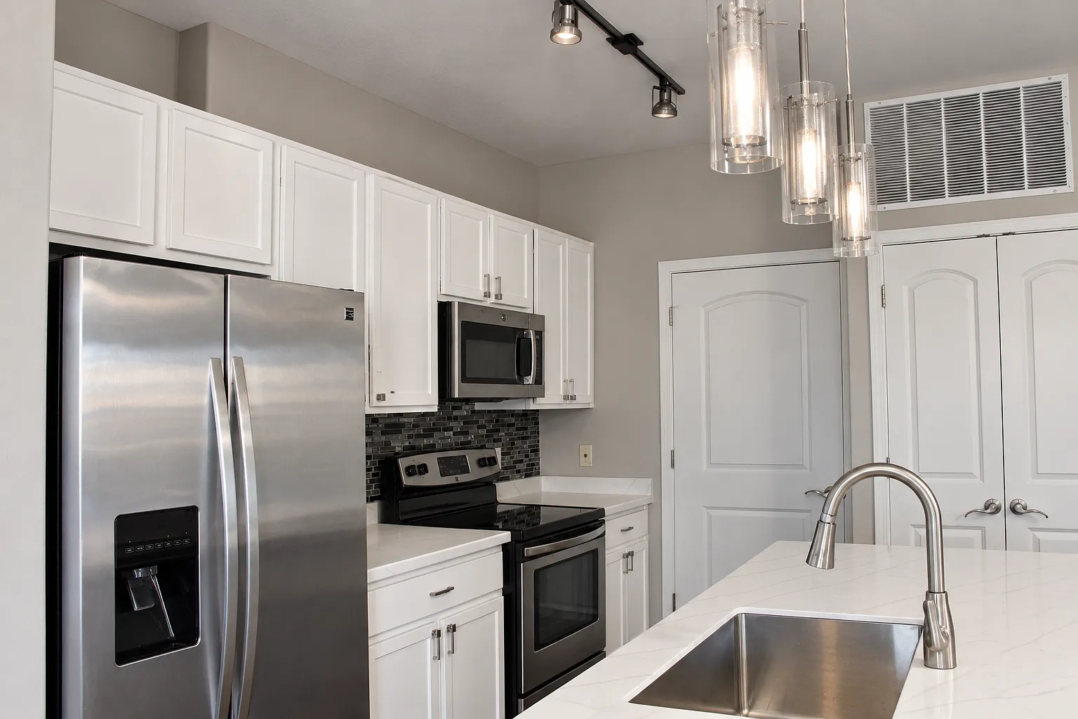 10176 Park Meadows Dr — Photo 2