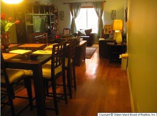 27 Theater Ln, Staten Island, NY 10304