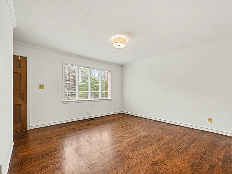 1811 Lynnwood Dr #2 — Photo 16