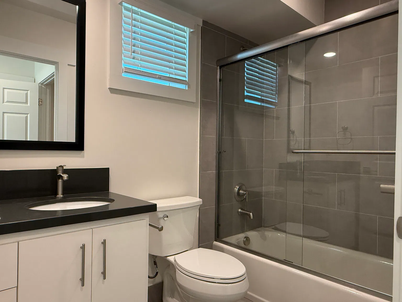 2 bed, 900 sqft, $3,450 — Photo 4