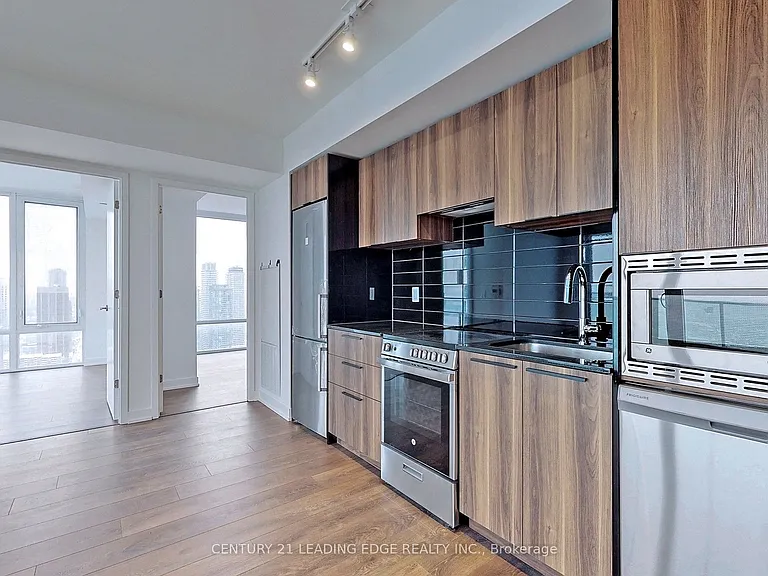 501 Yonge St #5102 — Photo 8