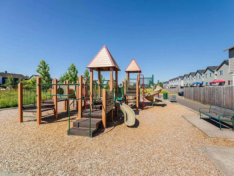 Oak Heritage Townhomes — Photo 10