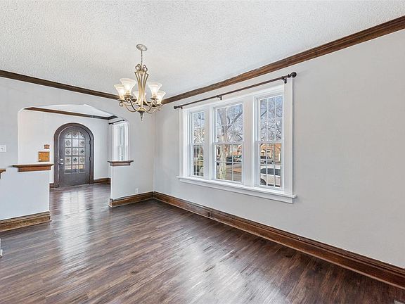4th image of 4042 Quincy St