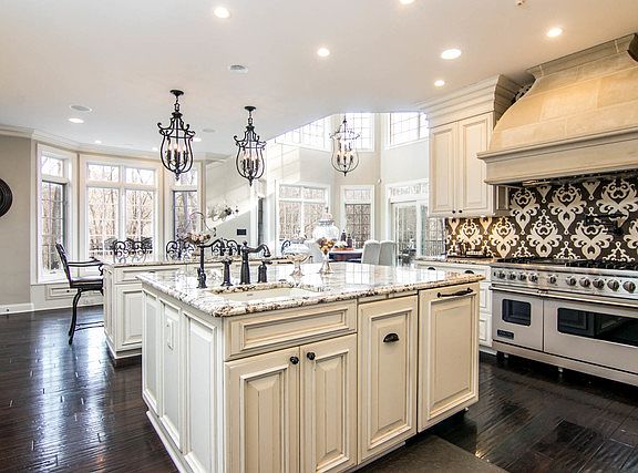 4th image of 5825 Coachman Ct
