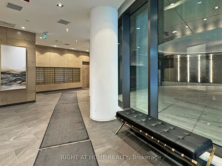 330 Richmond St W #209 — Photo 3