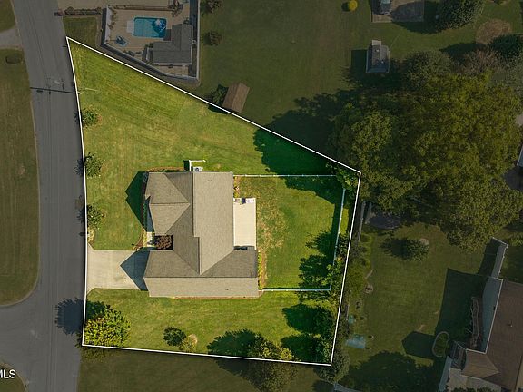 2nd image of 612 Carter Blvd