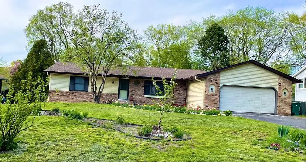 Allen Dr, Burnsville — Photo 1