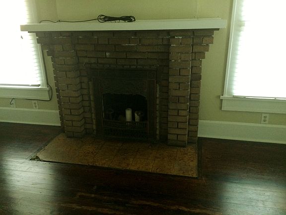 3rd image of 1025 Granville Ct N