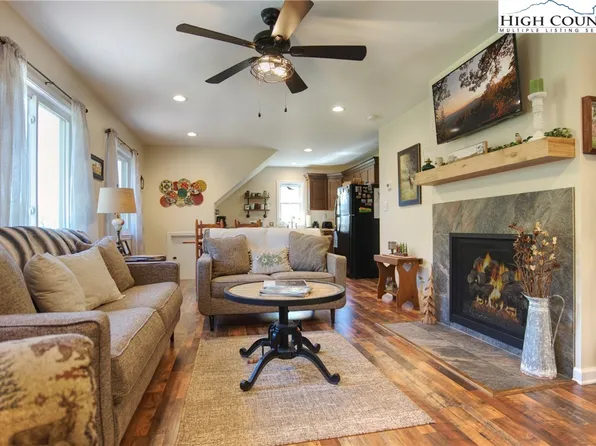 15575 W US HWY 421 Highway, Purlear, NC 28665