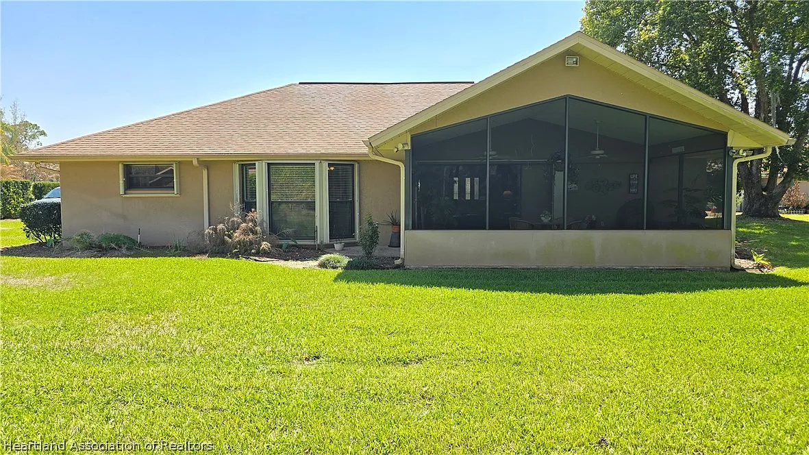 3 bed, 2.0 bath, 1688 sqft, $2,000 — Photo 2