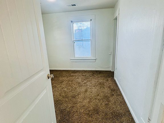 5th image of 1118 S Saint Francis Ave