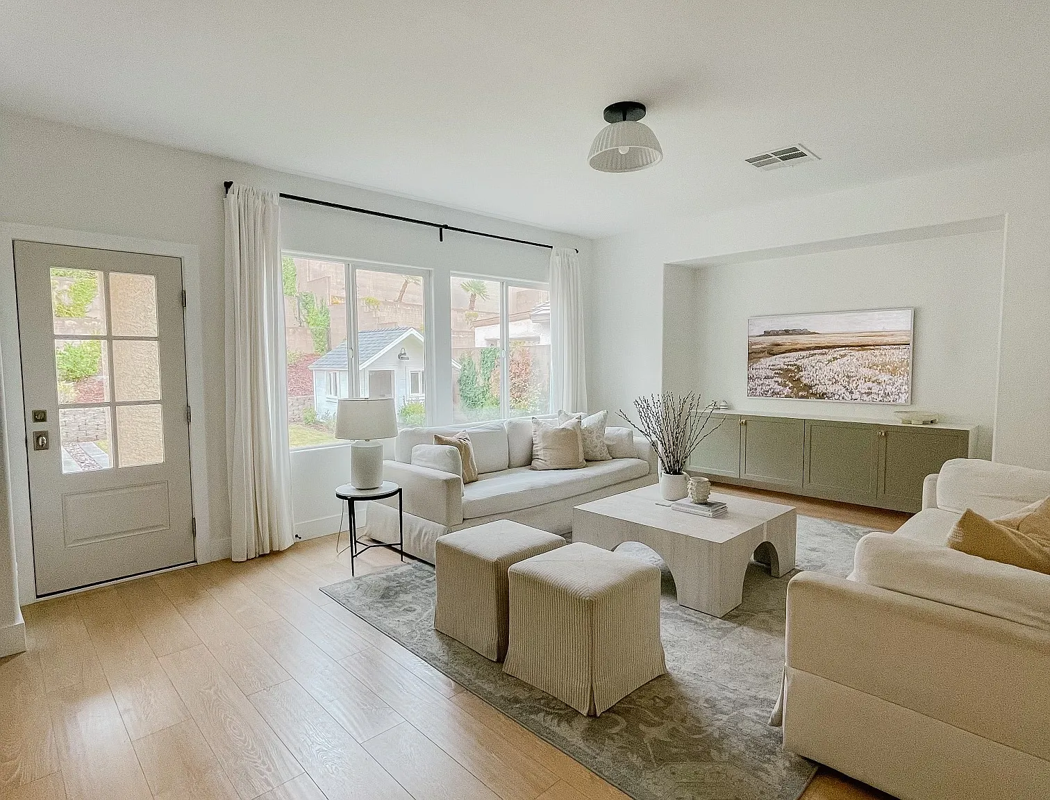 4 bed, 3.5 bath, 3021 sqft, $3,200 — Photo 2