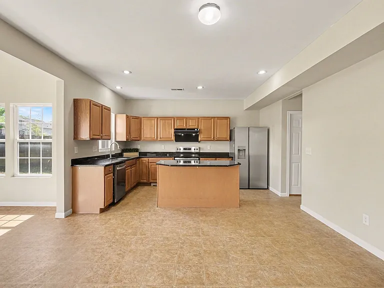 1042 Countess Ln — Photo 13