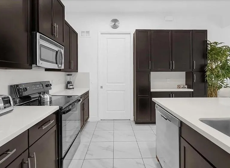 450 Captiva Dr — Photo 4