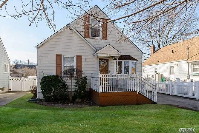 1st image of 1569 Marshall St