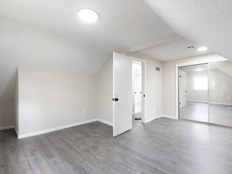 2717 Webster Ave — Photo 3