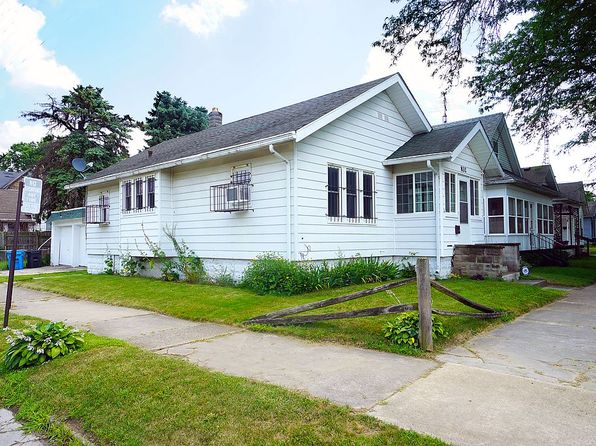 832 Stickney Ave