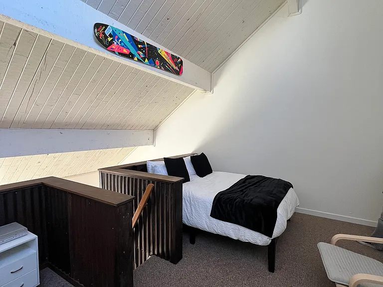 Loft Bedroom (Bed 2)
