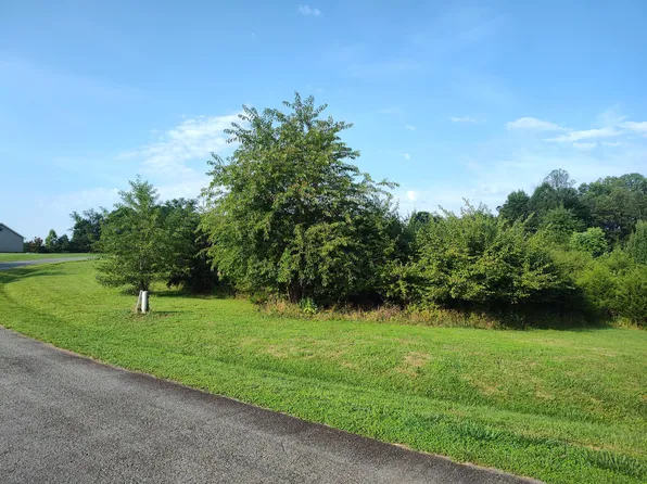 4 Carroll Dr, Hardy, VA 24101