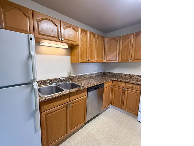 4 Davis Dr #A — Photo 8