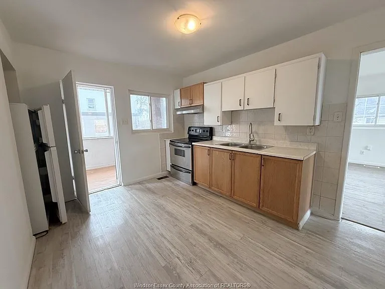 509 Aylmer Ave #MAIN — Photo 10