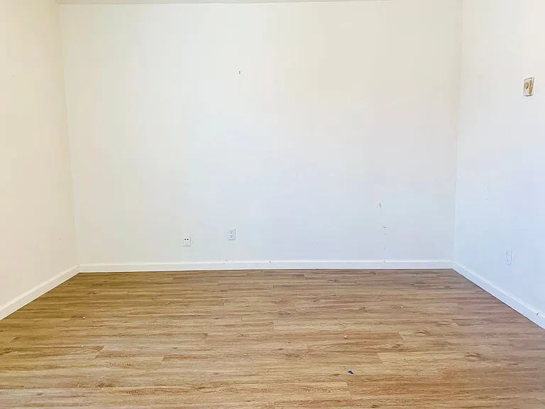 825 Niantic Ct #8 — Photo 9