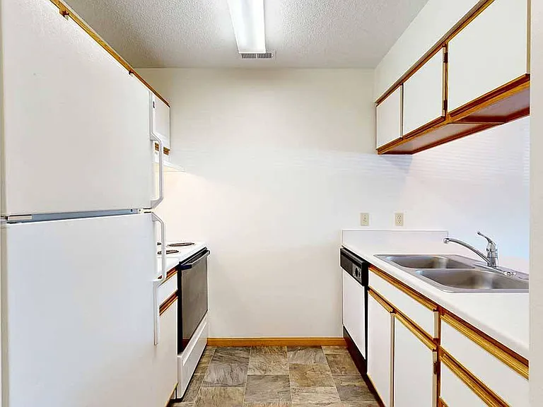 Highland View Apartments — Photo 55